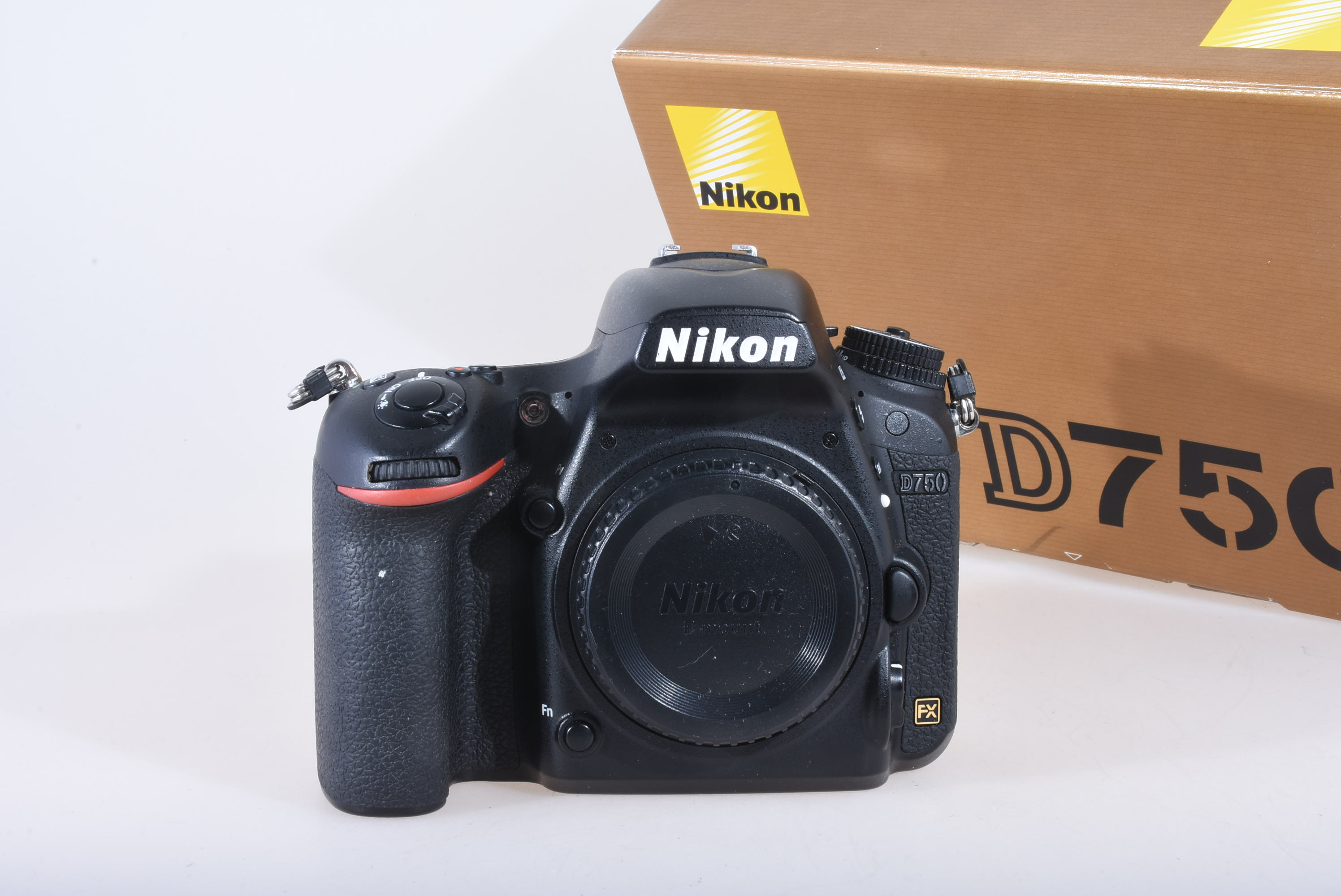 Nikon D750 Gehäuse, Auslösungen 23.897