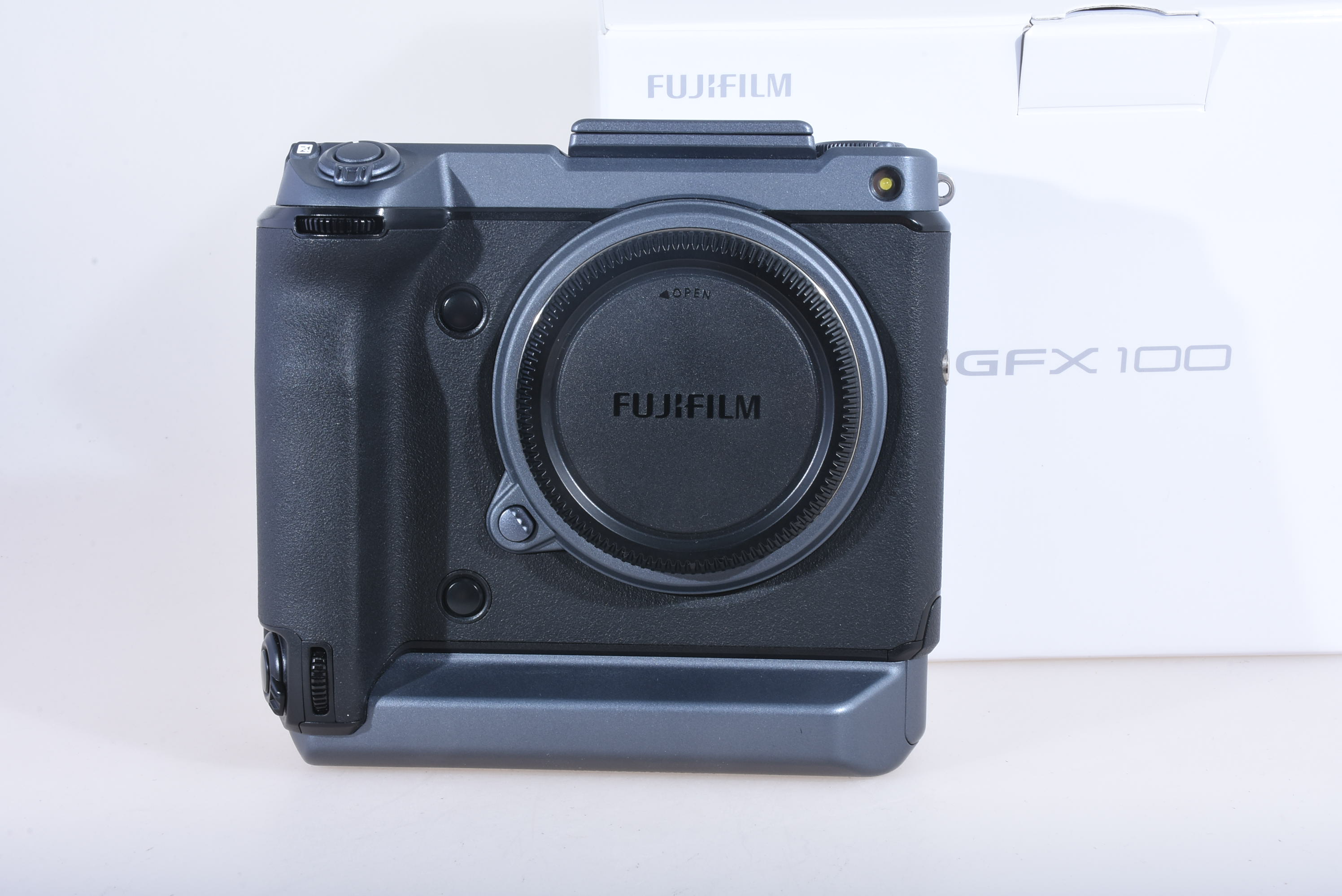 Fuji GFX 100 Gehäuse + Sucher, Auslösungen: 623, 6 Monate Garantie