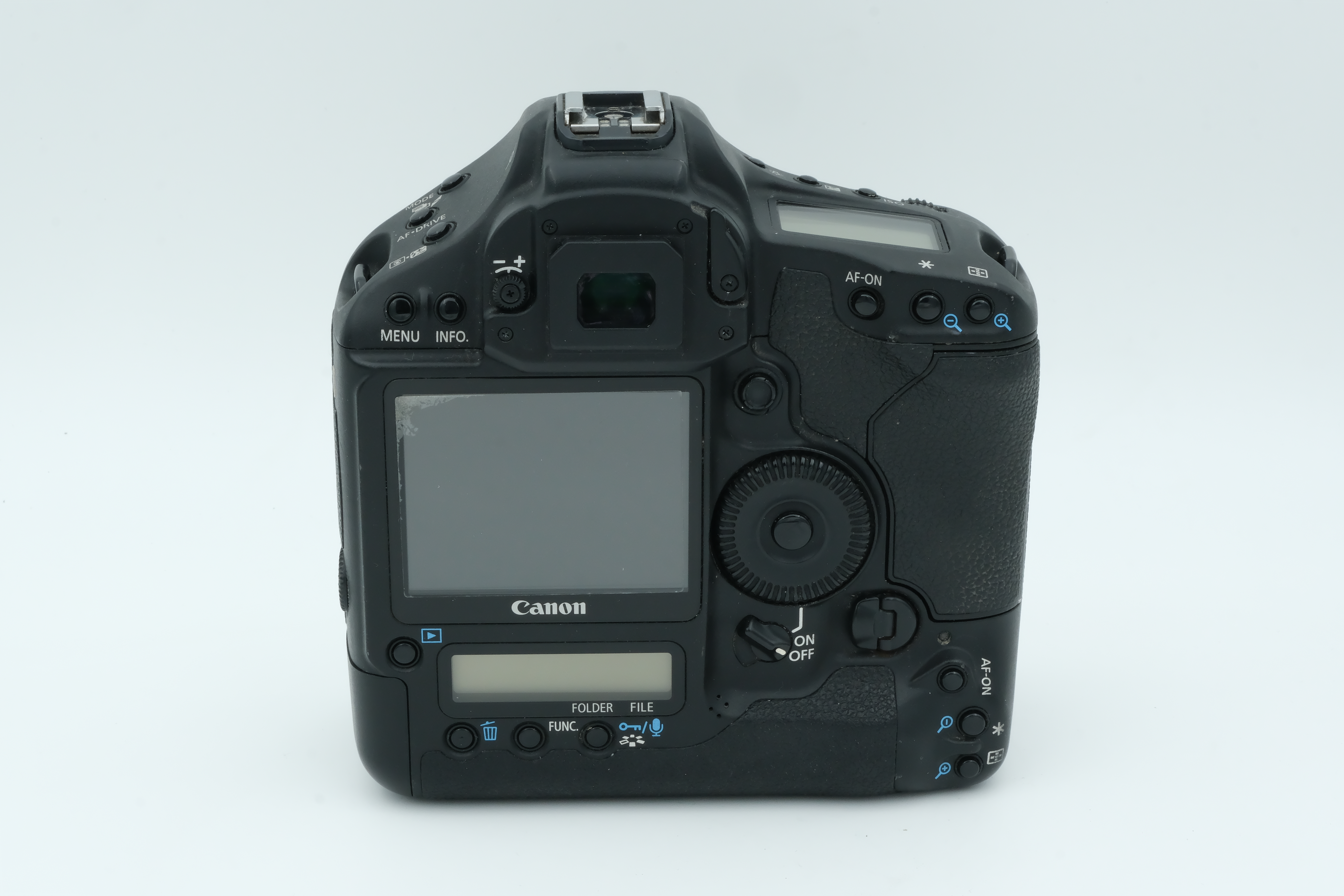 Canon EOS-1 D Gehäuse, Auslösungen: 22.166 Bild 02