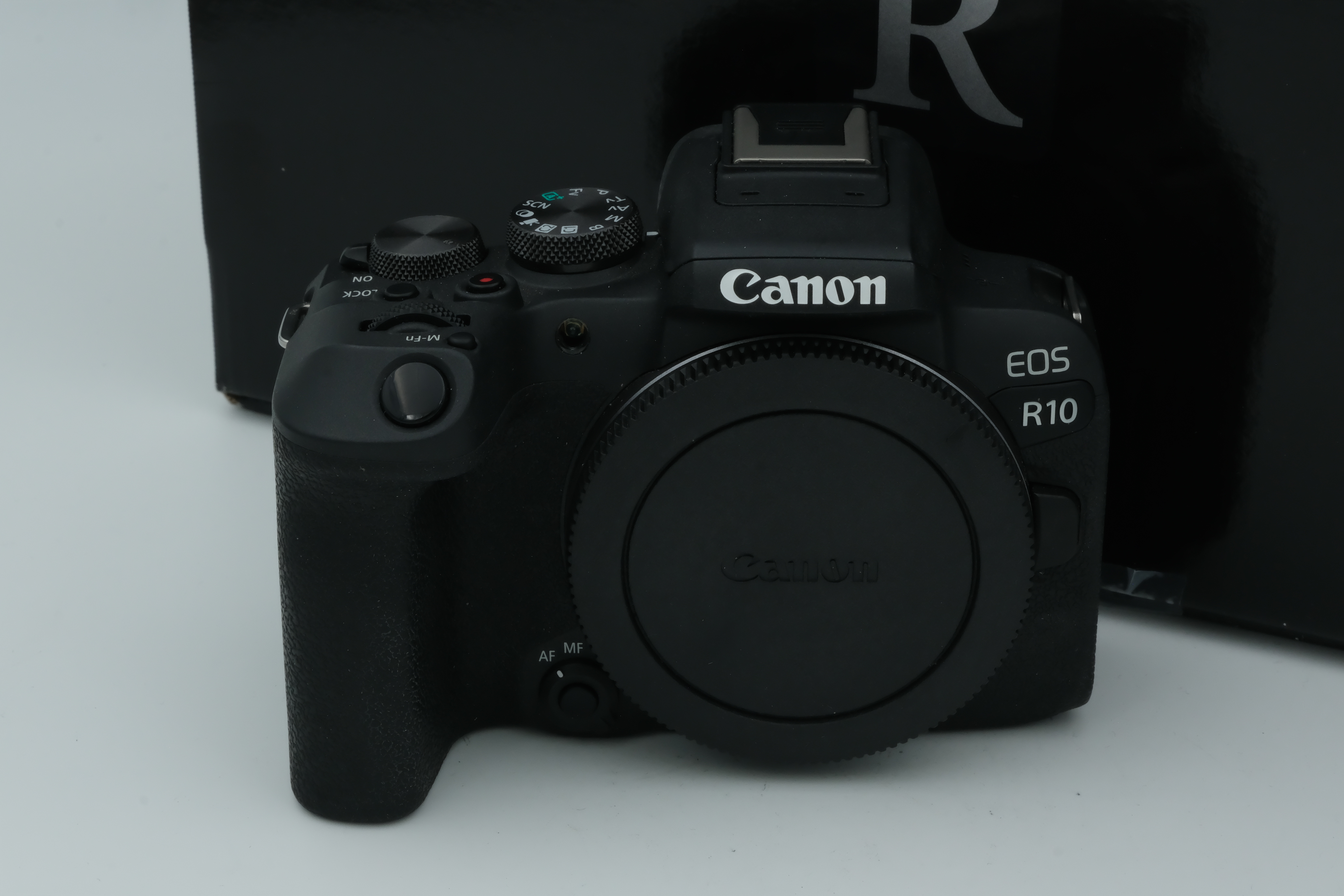 Canon EOS R10 Gehäuse, Auslösungen: <4000, 6 Monate Garantie