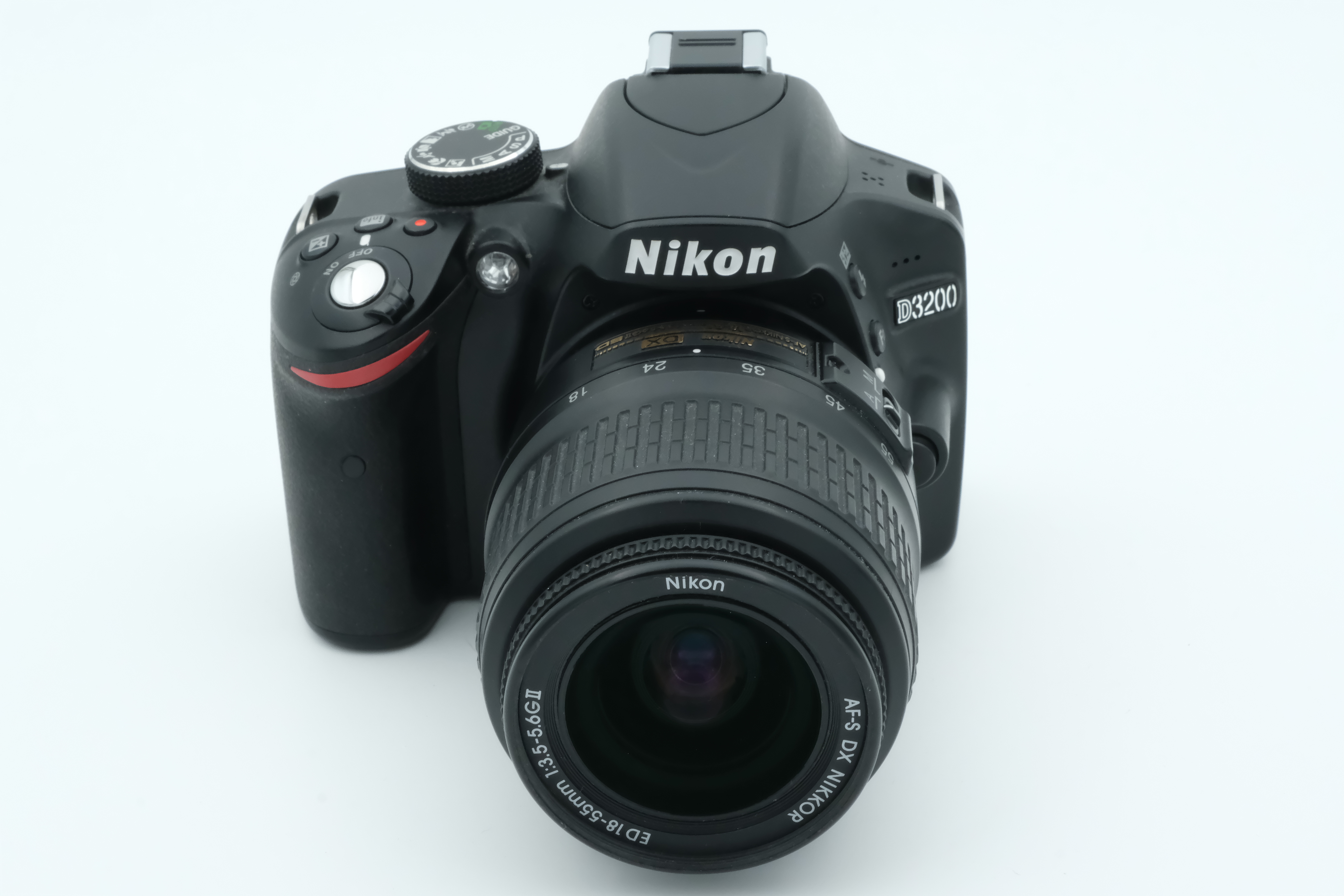Nikon D3200 + AF-S 18-55mm 3,5-5,6 G II ED, Auslösungen: 2.936