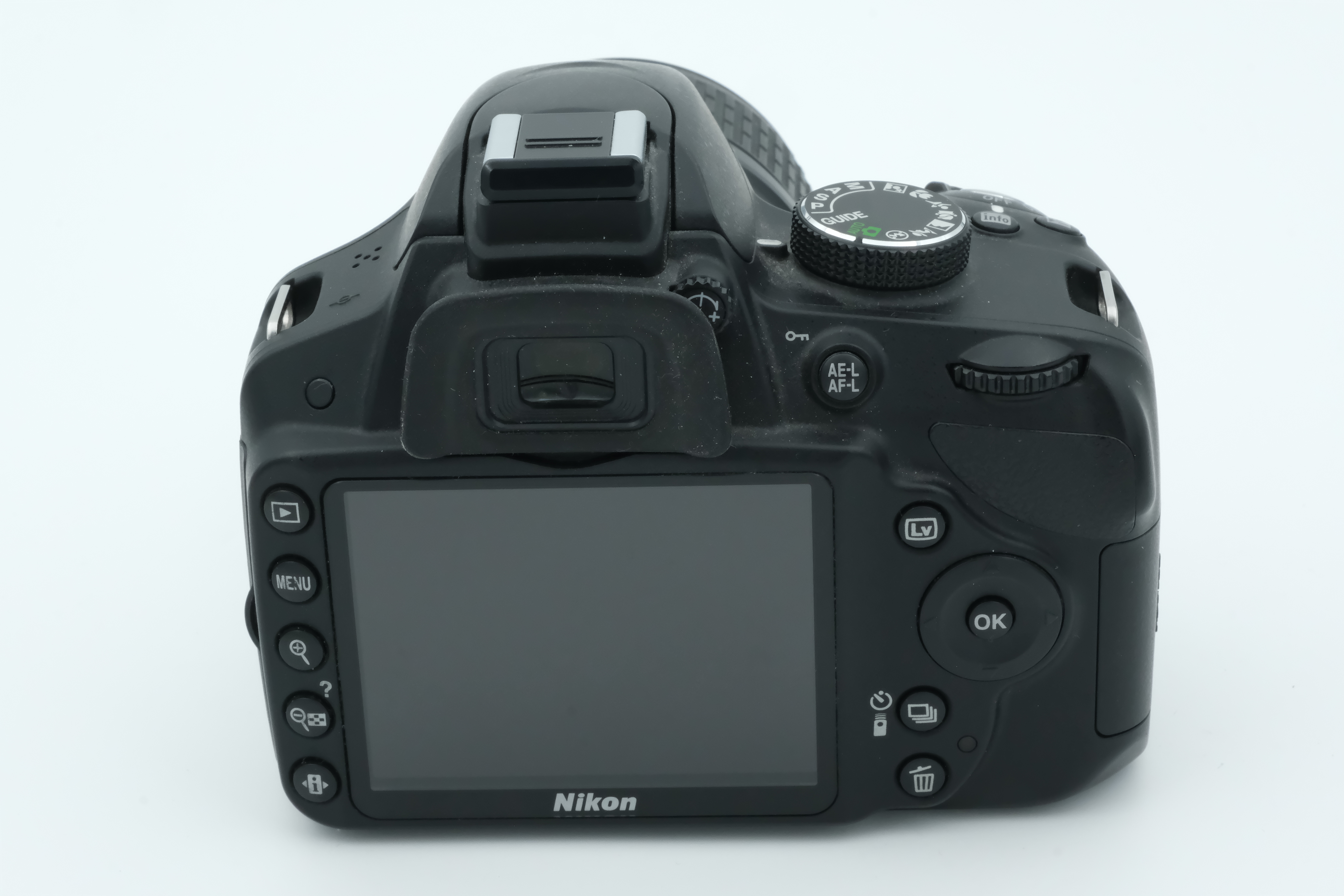Nikon D3200 + AF-S 18-55mm 3,5-5,6 G II ED, Auslösungen: 2.936 Bild 02