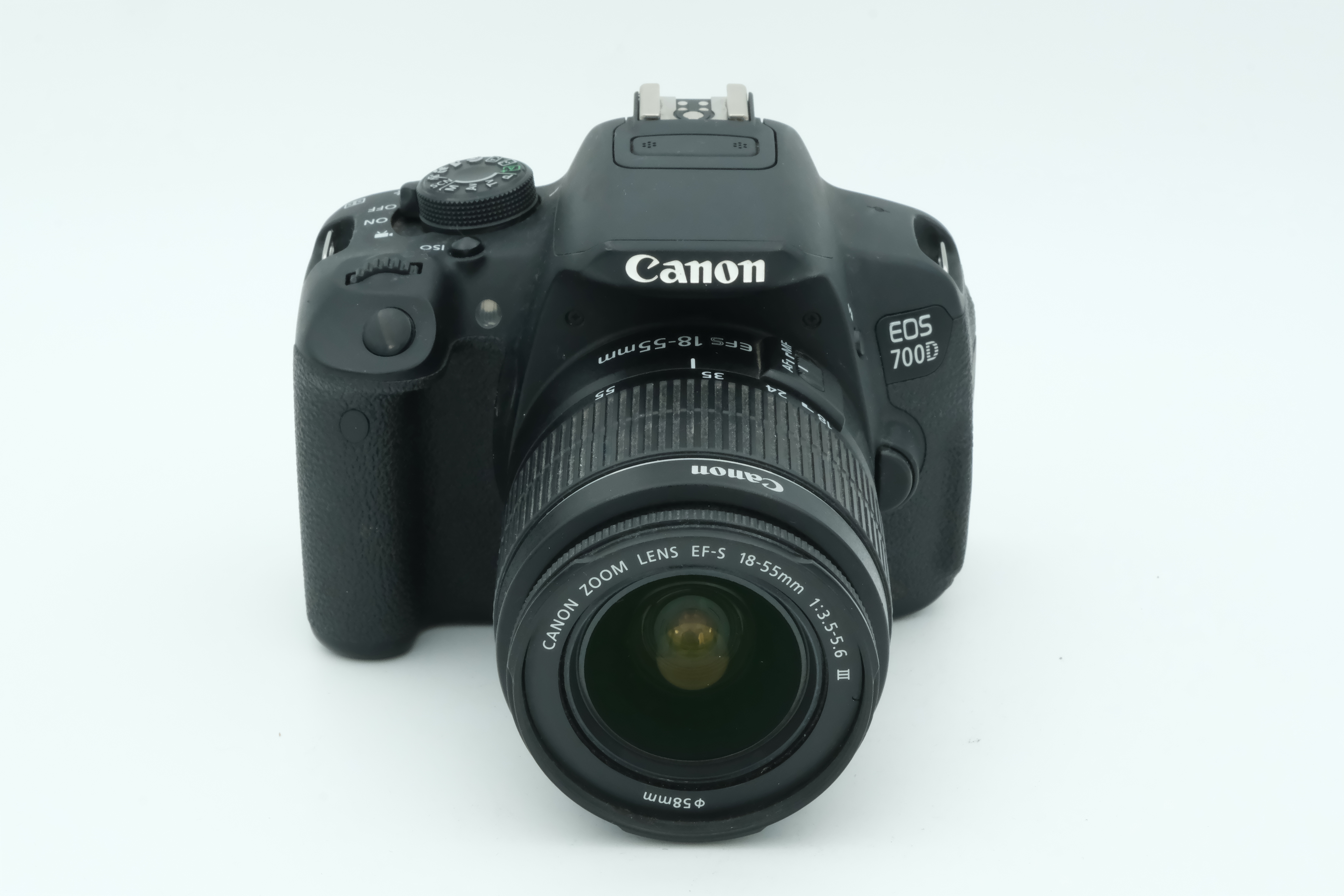 Canon EOS 700D + EF-S 18-55mm 3,5-5,6 III, Auslösungen: 5.535