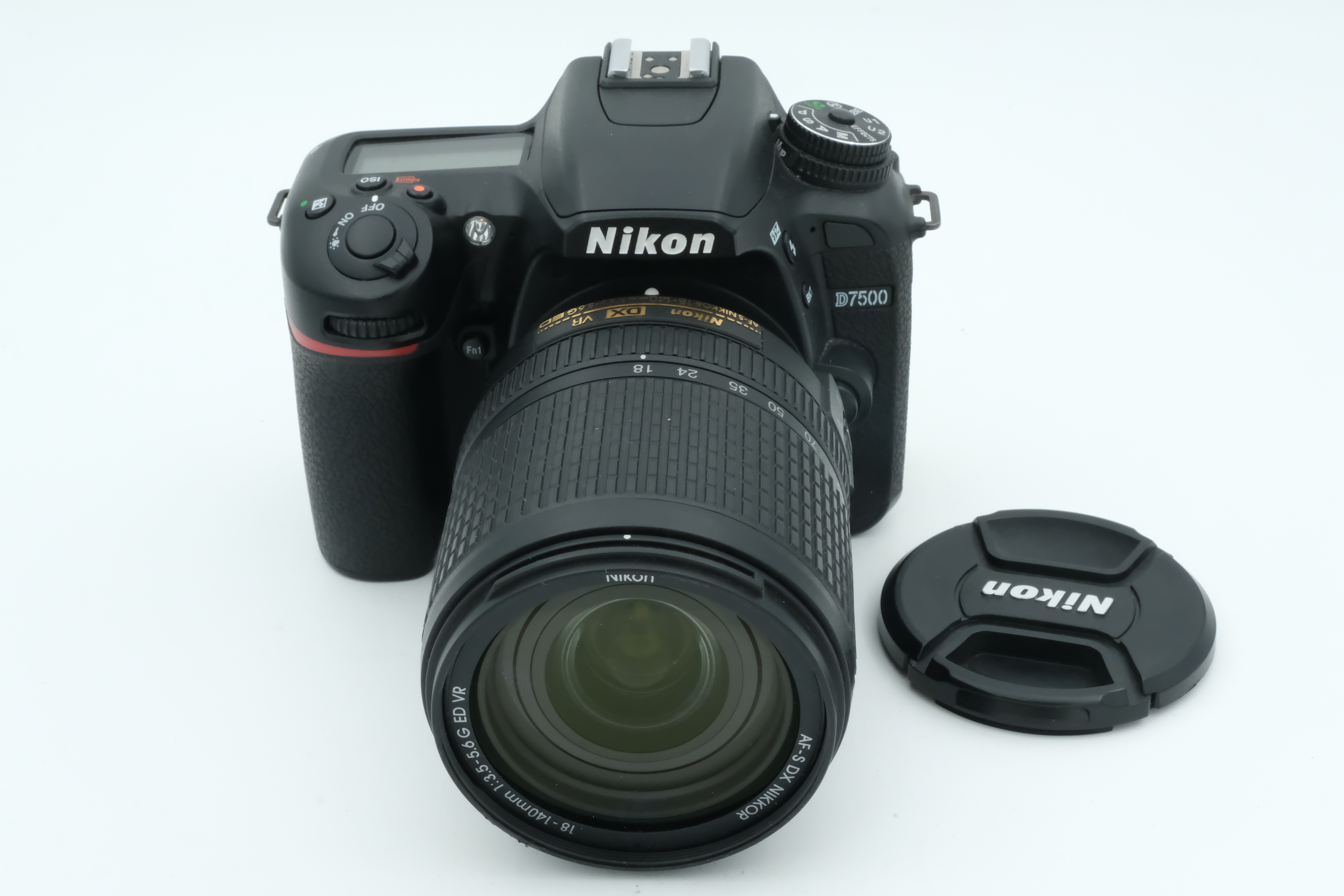 Nikon D7500 + AF-S 18-140mm 3,5-5,6 G ED VR DX, Auslösungen: 15.898