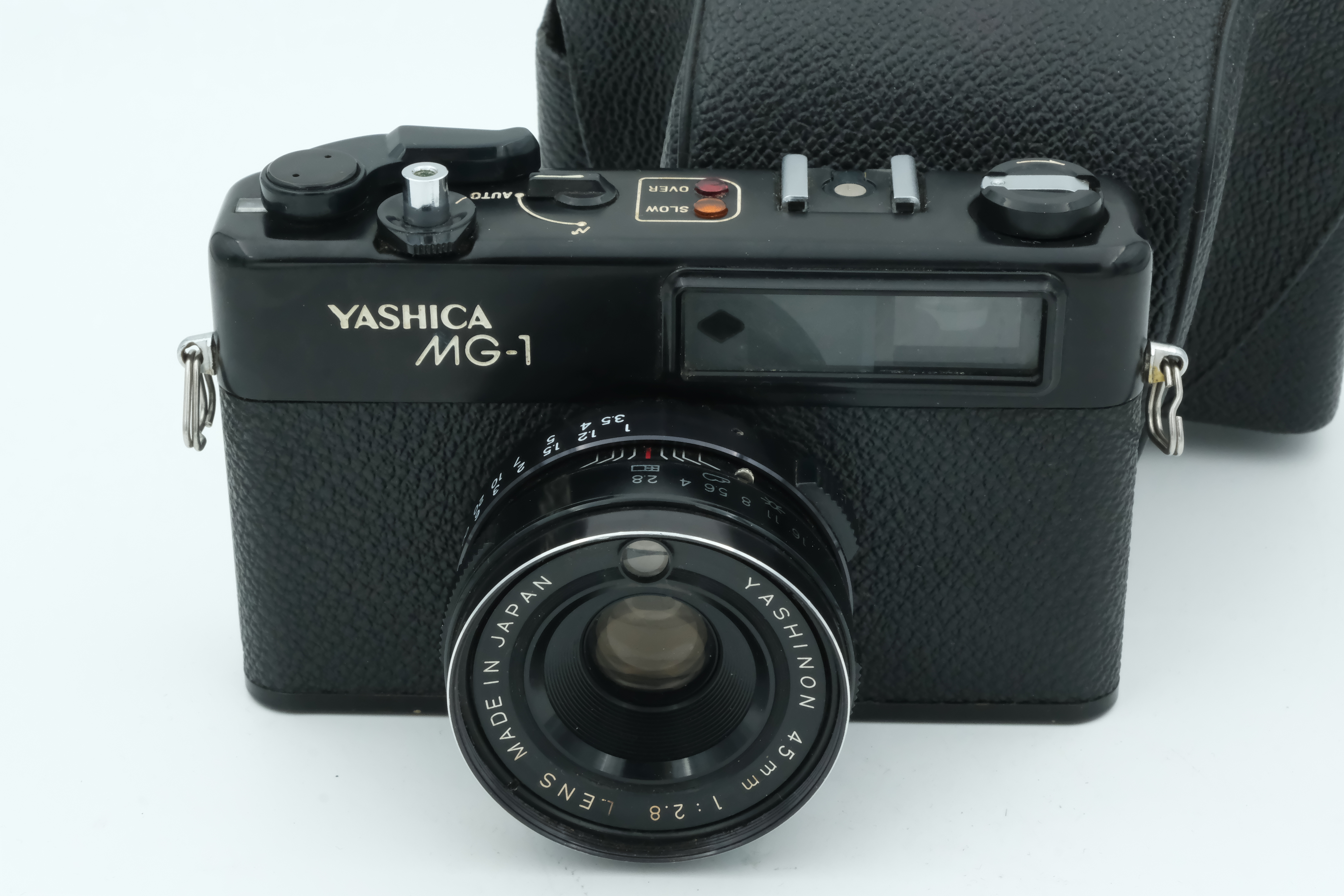 Yashica MG-1 + Yashinon 45mm 2,8 + Tasche