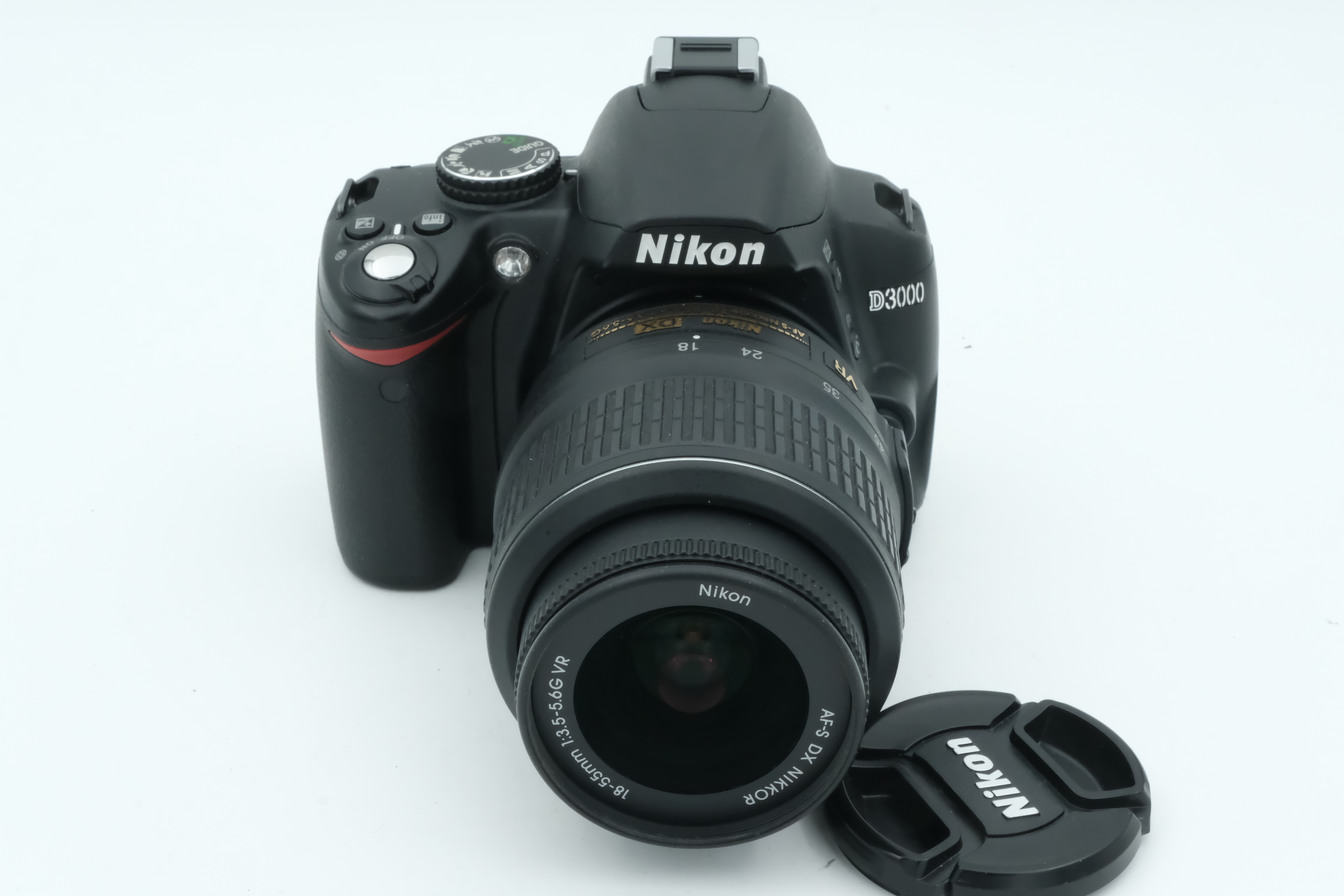 Nikon D3000 + AF-S 18-55mm 3,5-5,6 G VR