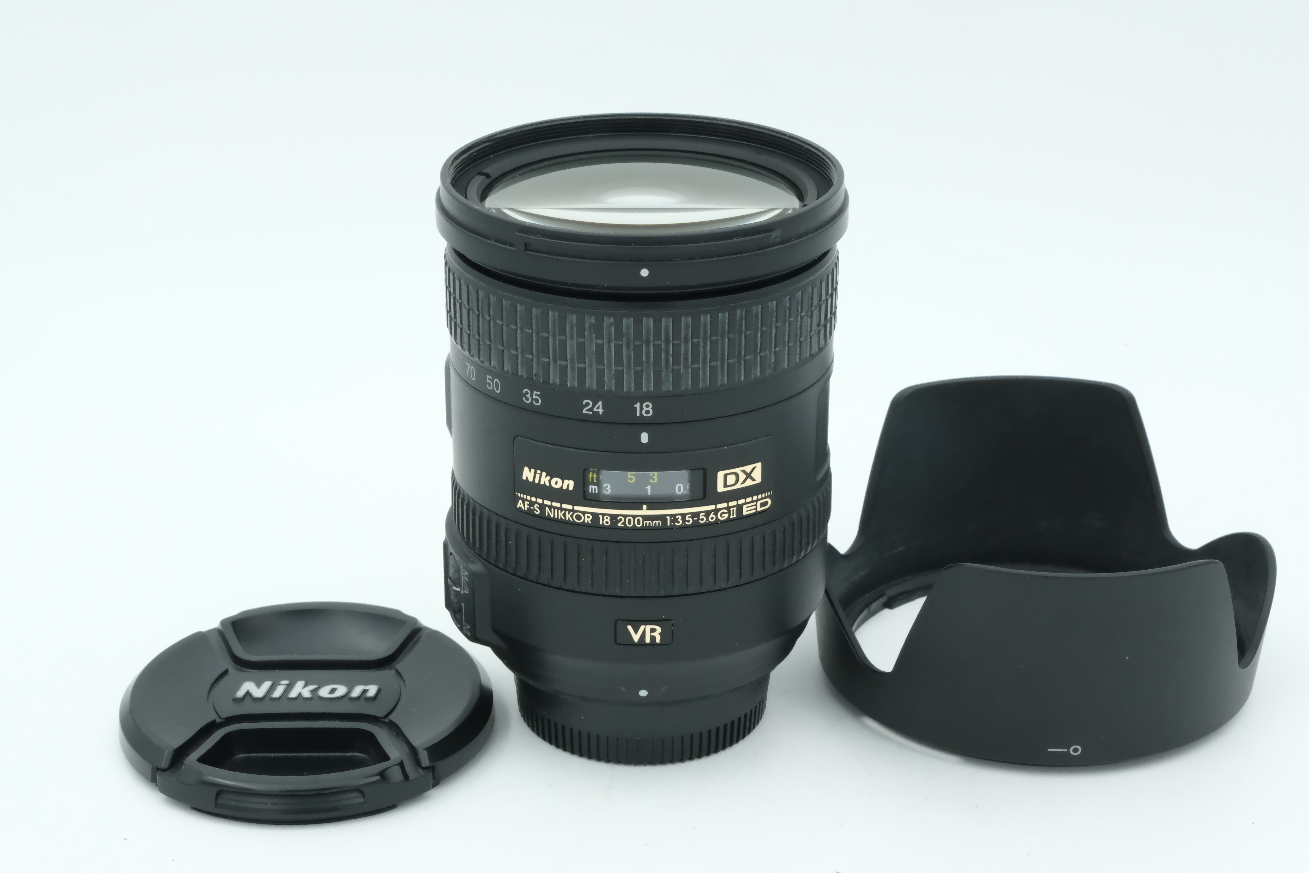Nikon AF-S 18-200mm G II ED VR + Sonnenblende