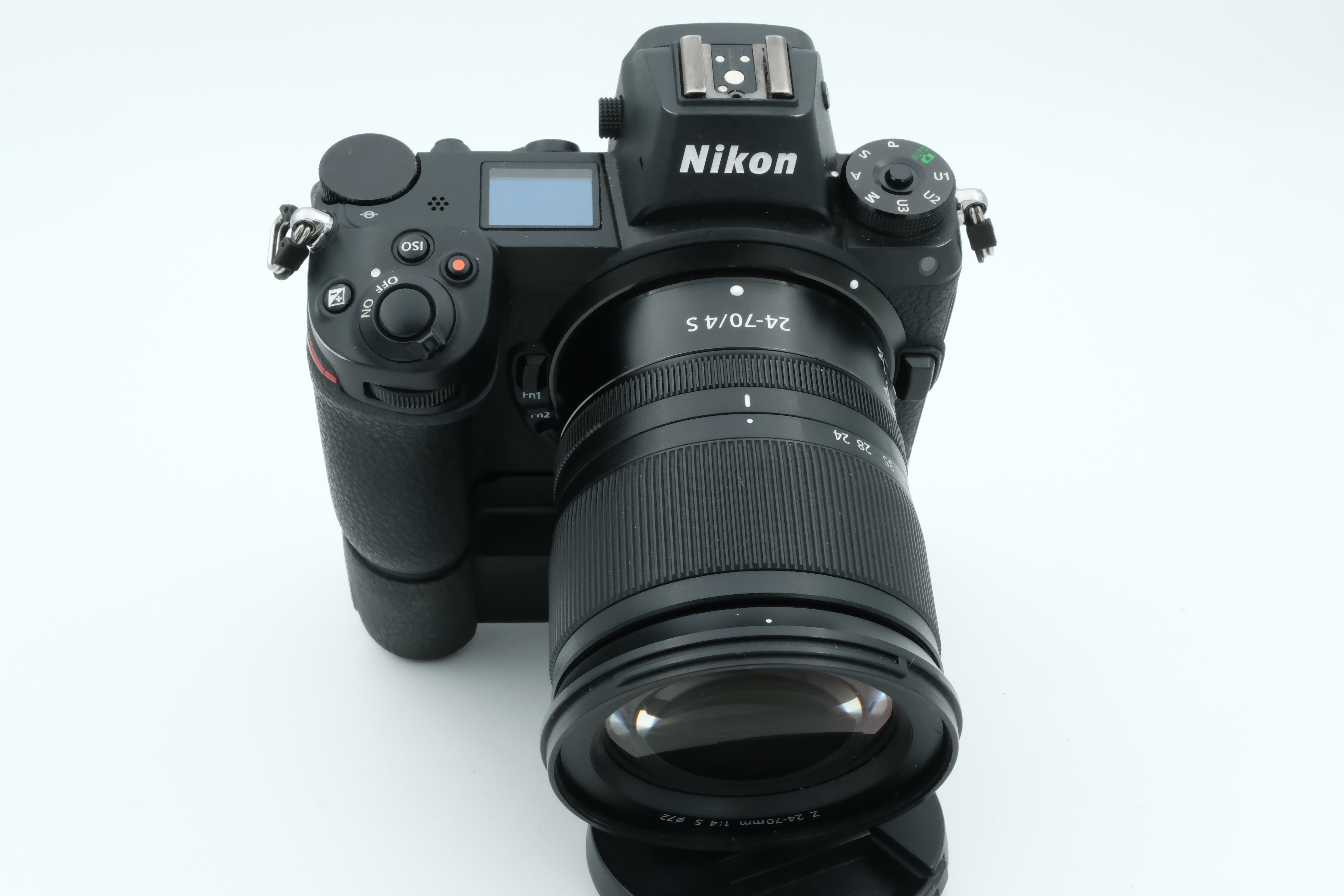 Nikon Z7 Gehäuse + 24-70mm  4,0 + Griff MB-N 10 Auslösungen: 26.158, 6 Monate Garantie